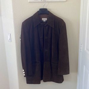 New without tags Men’s leather coat brown. XL. 37” long. Sleeves 27 1.2”